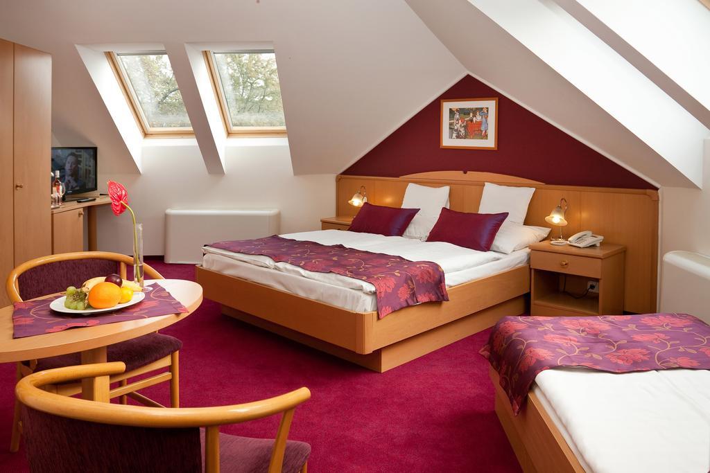 Hotel Kalvaria Győr Pokój zdjęcie