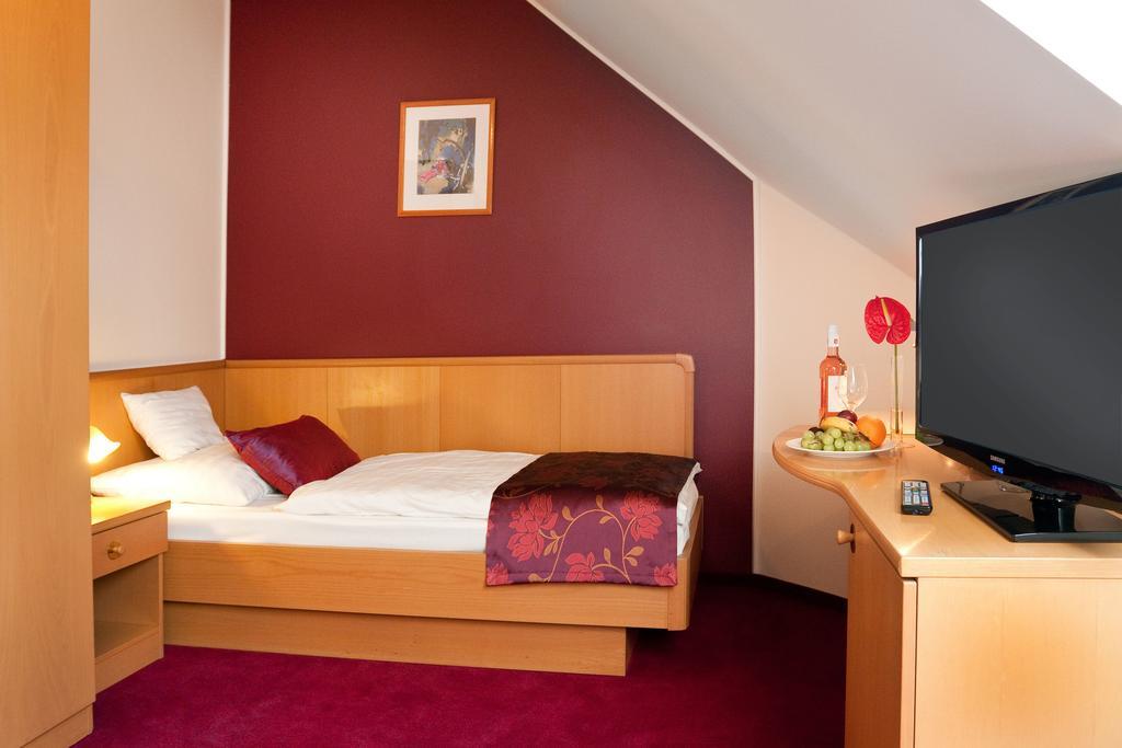 Hotel Kalvaria Győr Pokój zdjęcie
