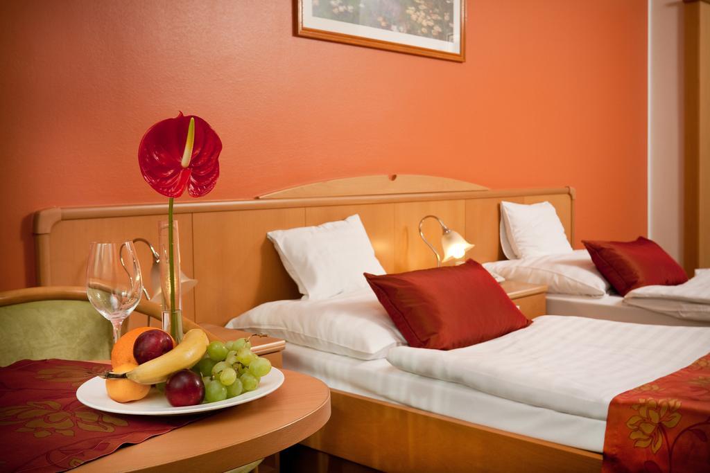 Hotel Kalvaria Győr Zewnętrze zdjęcie
