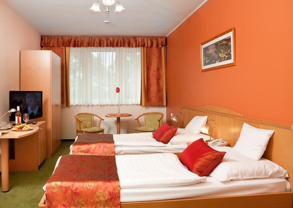 Hotel Kalvaria Győr Pokój zdjęcie