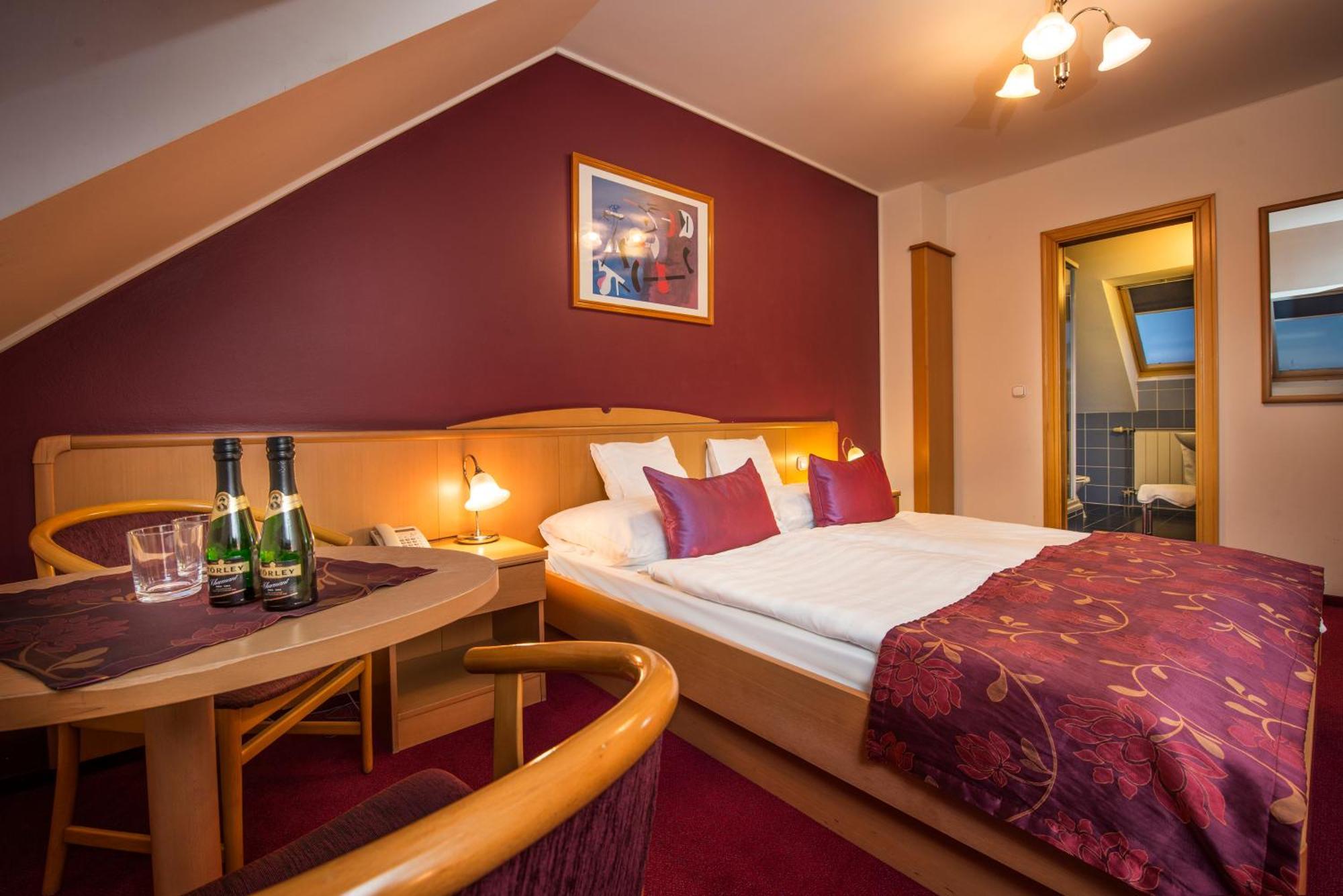 Hotel Kalvaria Győr Zewnętrze zdjęcie